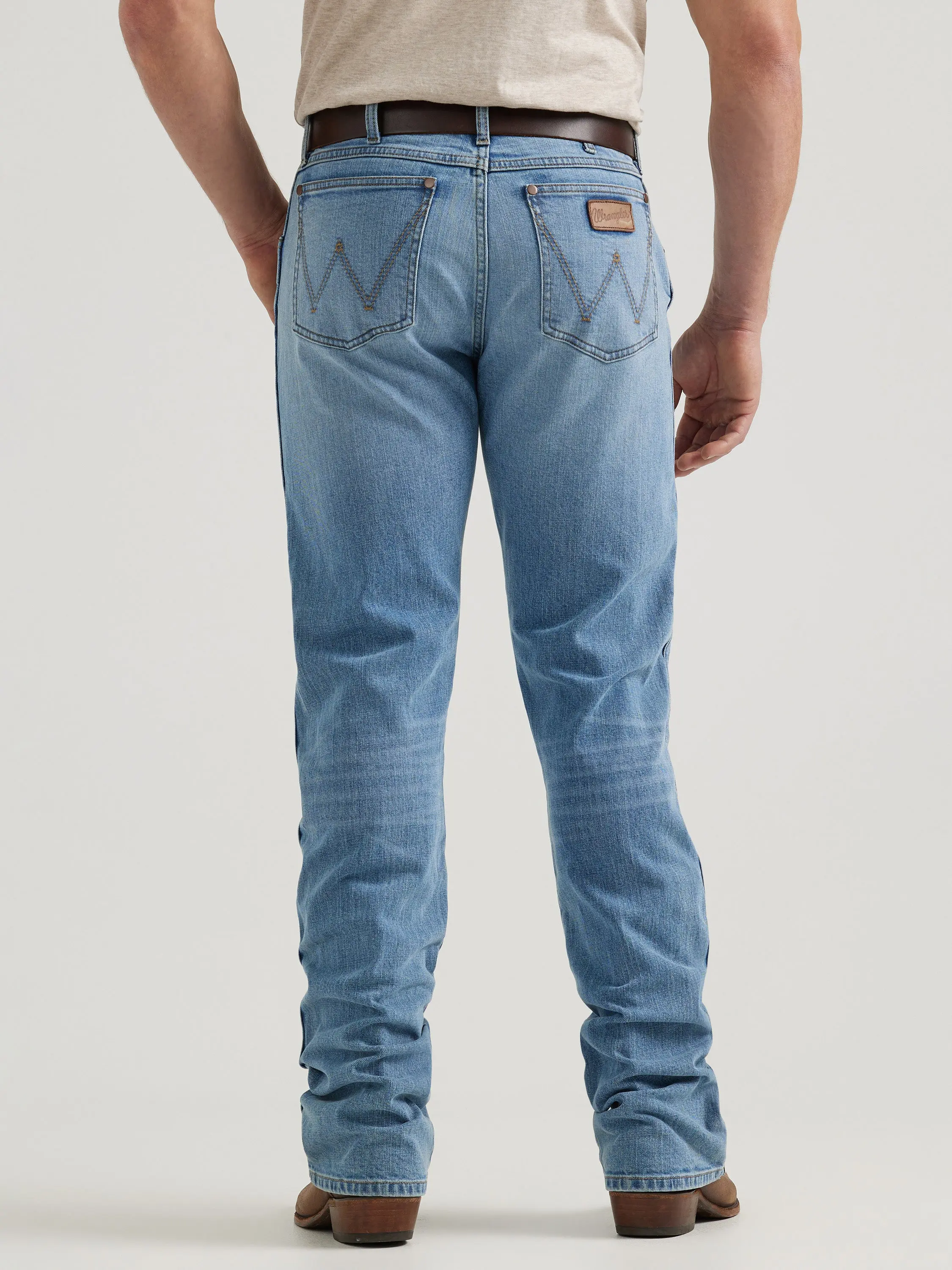Wrangler Men's Retro Slim Boot Woodmere Bootcut Jean - Light Blue