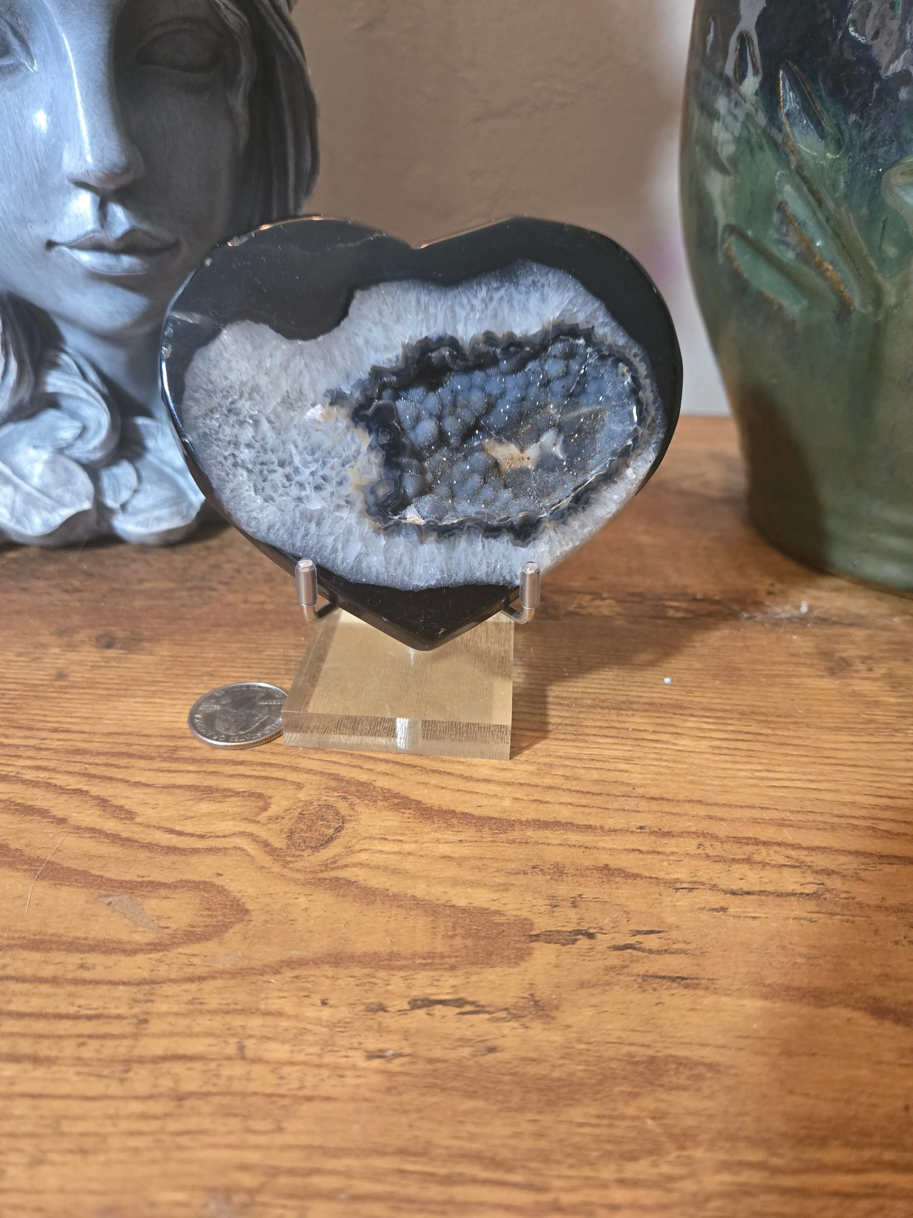 Black Agate Chalcedony Gemstone Piece, Heart Carving with Polished Finish and Druzy Texture for Promoting Love, Emotional Care, and Balancing Emotions, Courage