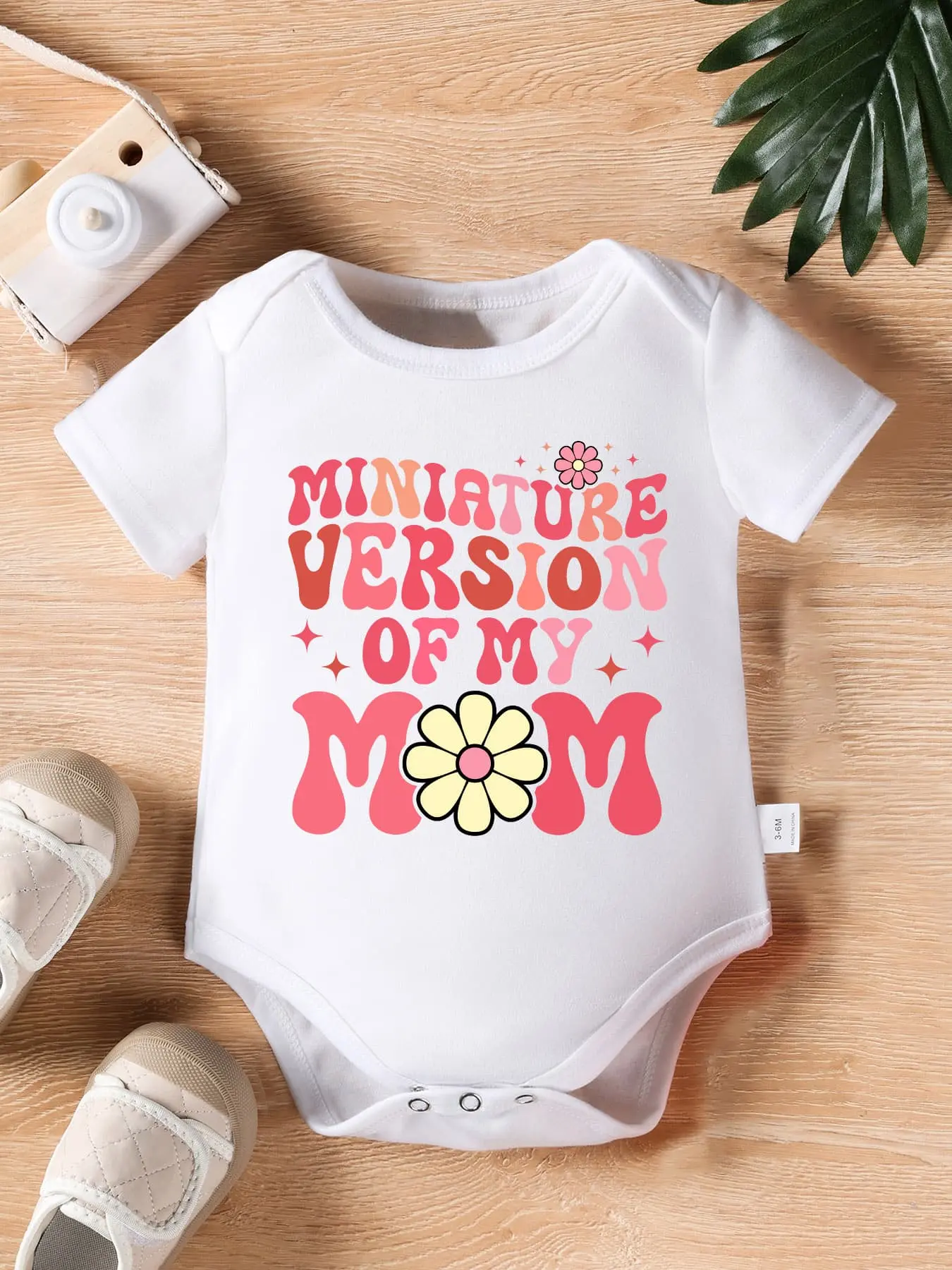 White Unisex Baby Short Sleeve Onesie, Miniature Version Of My Mom Retro Gradient Bubble Font Daisy Flower Mom Matching Infant Cotton Bodysuit