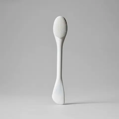 SKINN Cosmetics Pore Polishing Wand Facial Skincare Applicator Dual- Sided Cleansing Comfort BPA-free silicone Tool