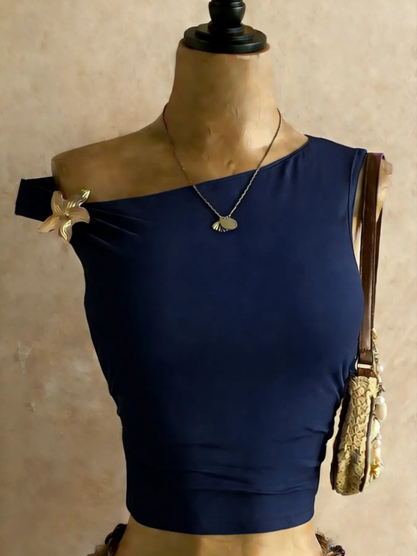 French Shoulder Waist Cinching Asymmetrical Short Top, Sexy Vacation Style Aesthetic Floral Embellished Crop Tight Vest, Fashion Fitted Top for All Seasons Womenswear, Cropped Tank Top