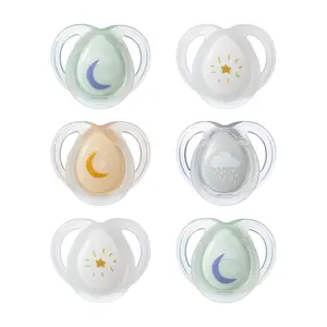 Tommee Tippee Nighttime Pacifiers, 0-6 Months, 6 Pack of Glow in The Dark Pacifiers with Symmetrical Silicone baglet