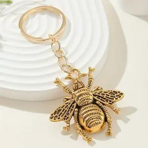 1pc Vintage Golden Bee Keychain, Suitable for Both Men and Women, Featuring A Stylish and Minimalist Design. Durable Zinc Alloy Construction, Retro Style Key Pendant - Ideal Accessory with Vintage Flair