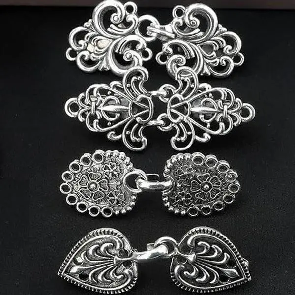 4pcs Dress Clips Back Cinch, Sweater Clips to Hold Sweater Together, Shawl Clips,Cloak Clasp,Cardigan Scarf Waist Cincher Clip,Shirt Brooch Clip for Girl Women,4 Counts Vintage Swirl Collar Clip Retro Style Zinc Alloy Match flower brooch