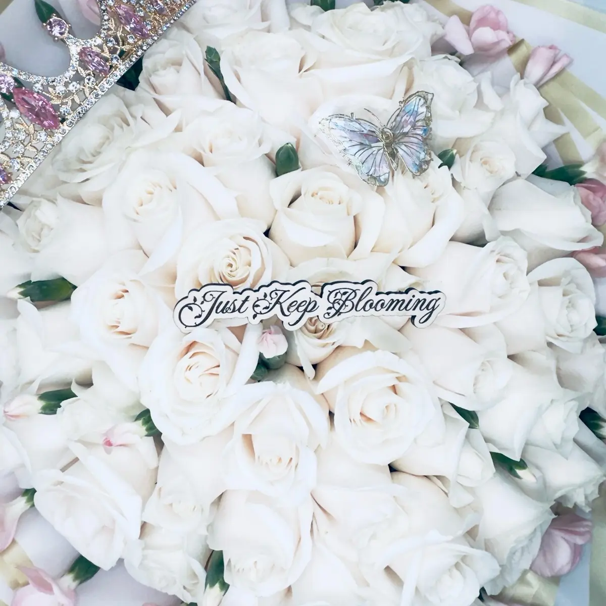 La Princesa Ramo Buchón (Princess Rose Bouquet) Gift  by Just Keep Blooming