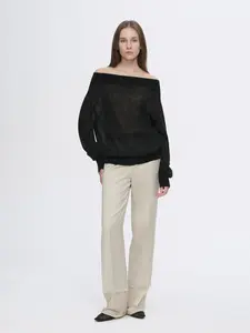 Elegant and relaxed feeling, mohair brushed slightly transparent design, one-shoulder neckline, elegant and simple, slightly transparent sexy knitted top