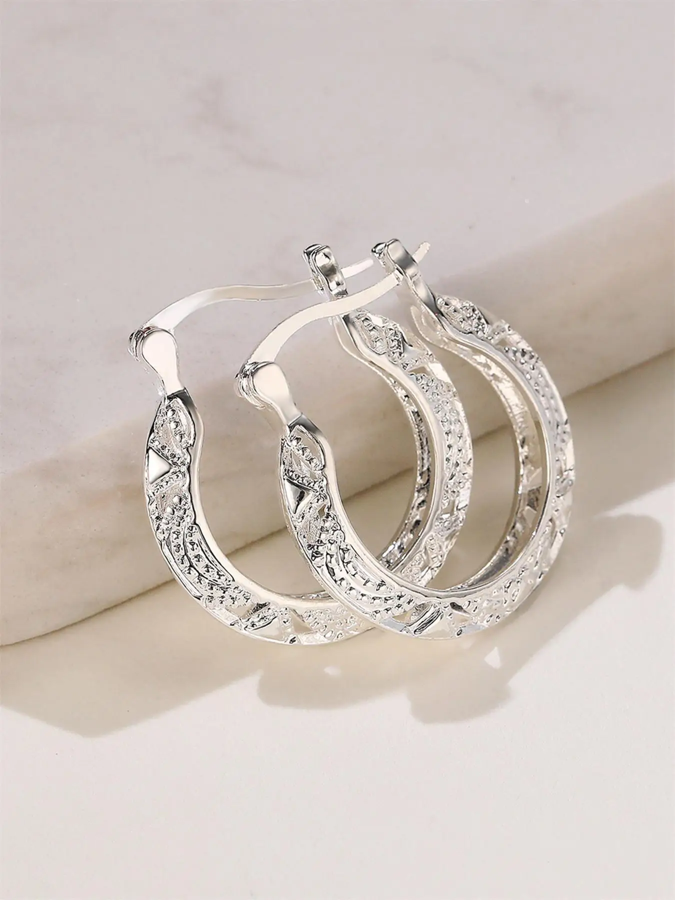 Fashionable Texture Metal Design Hoop Earrings, Elegant Hoop Earrings For Women, Fashion Jewelry For Party, Daily Clothing Decor
