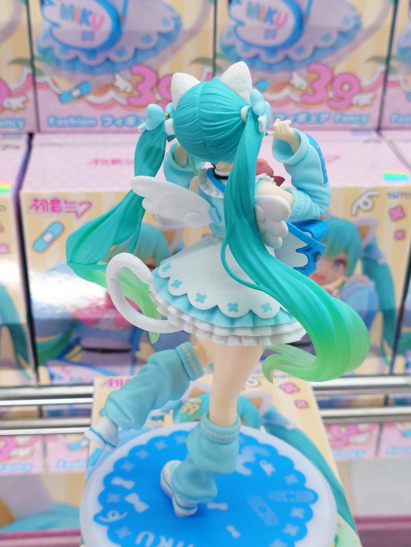 18cm Hatsune Miku Fashion Series Preppy/Fancy/Country PVC Anime Figure Official Figurine Collectible Model Table Ornament Fan Collection Holiday & Birthday Gifts