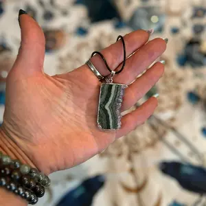 UNIQUE AMETHYST GEODE NECKLACE