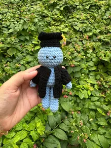 Handmade Crochet Smiski with Removable Graduation Outfit – Unique Graduation Gift for Friends, Classmates & Loved Ones
