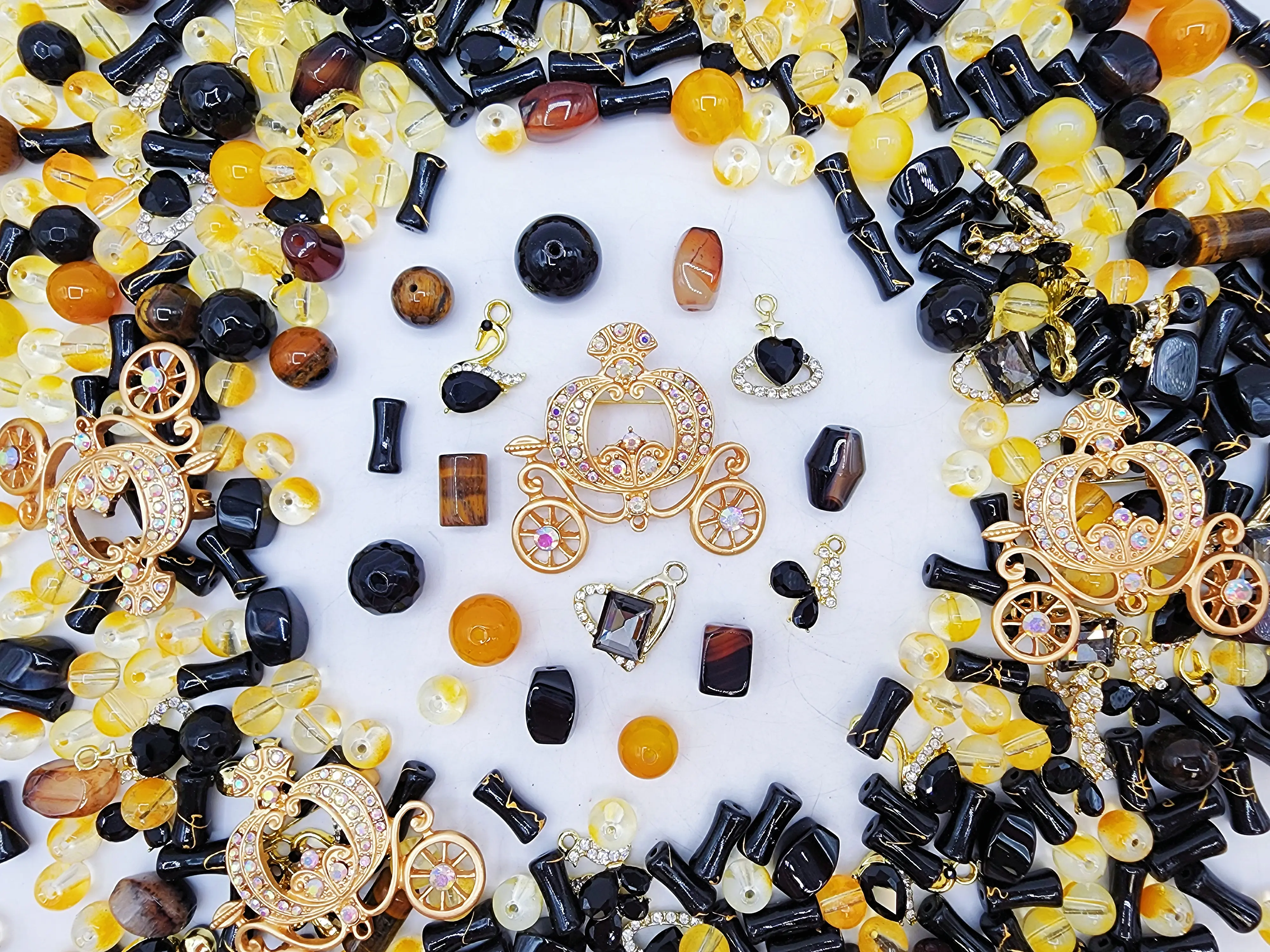 [Express] GIANT LUXURY Beautiful & Sparkling Charms for DIY Jewelry & Accessories Bead Mix Crystal Craft Kit Adjustable Clasp Chain Mesh Beaded Mesh