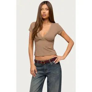 Edikted Women's Merinda V Neck T-Shirt