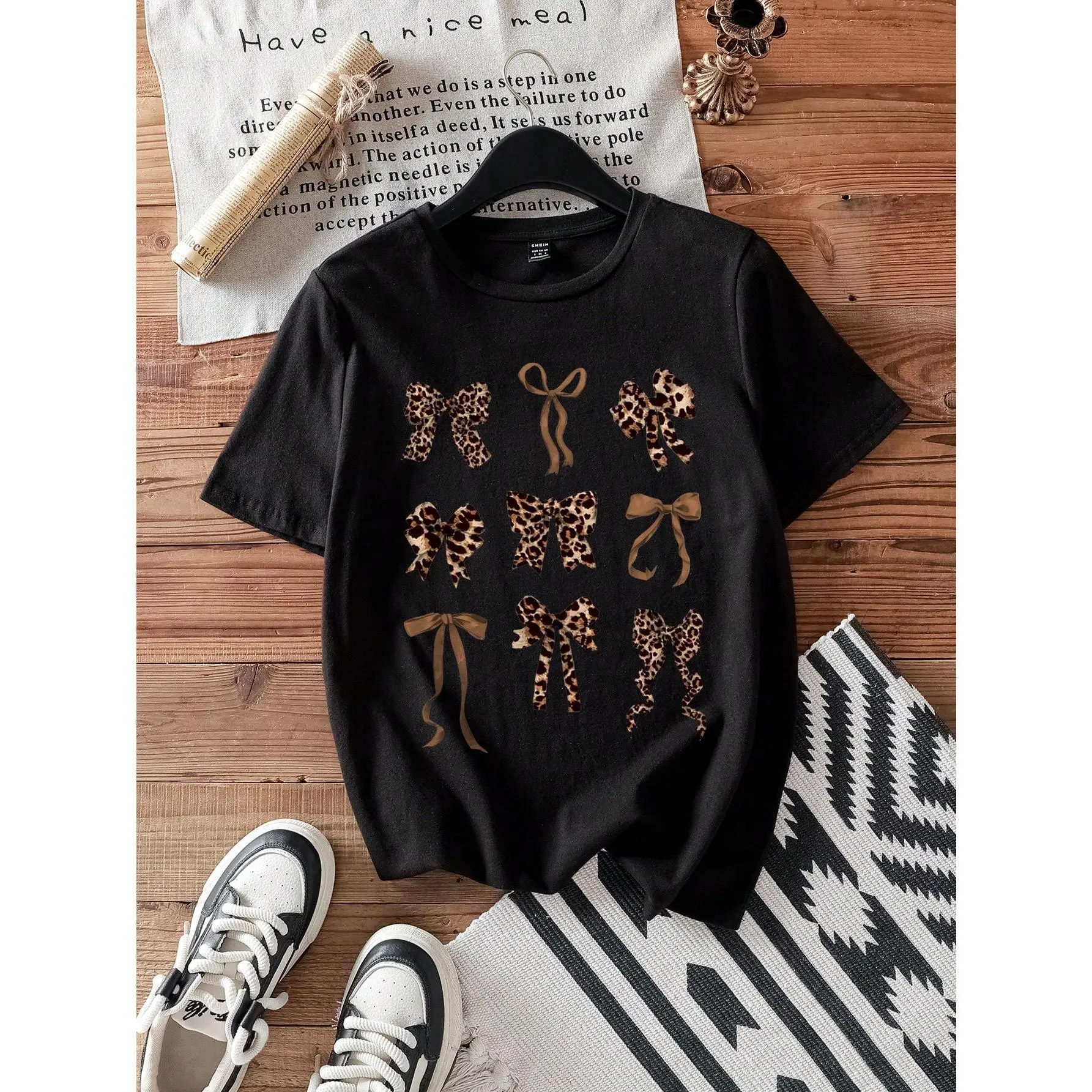 graphic tees  Leopard Bow Decor Casual Minimalist Print Round Neck Short Sleeve Fitted Plus Size Women T-Shirt, Suitable For Summer Top Womenswear Women's Neck Long Sleeve Top Fabric Black Shortsleeve90s graphic tees