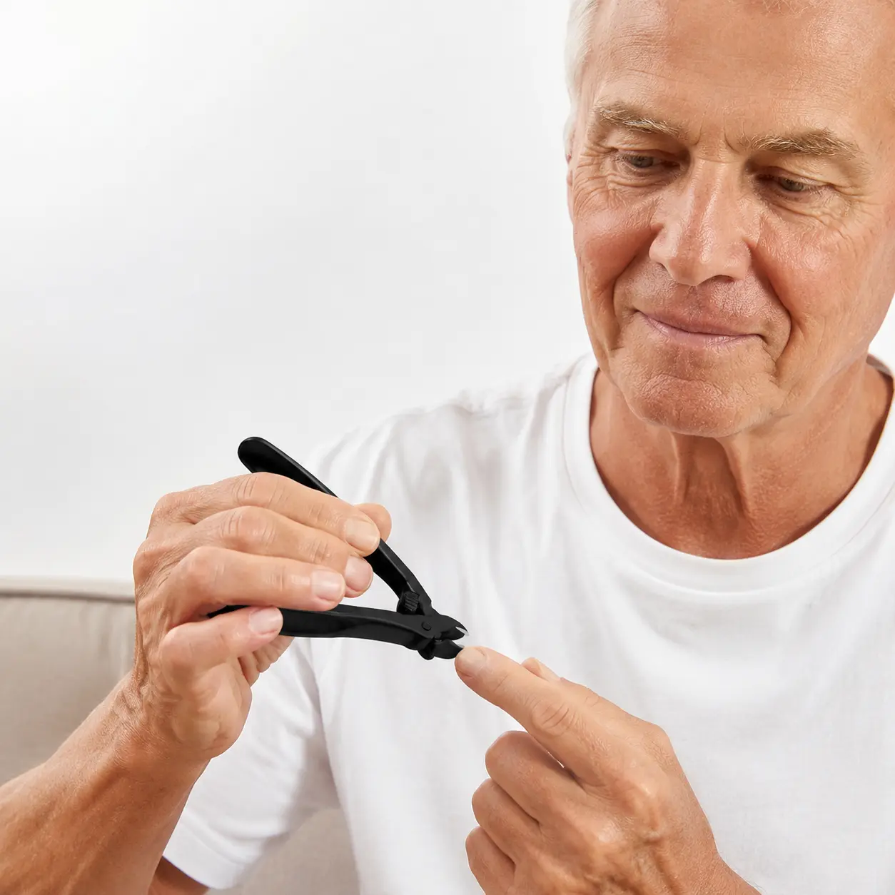 Pro Curved Tip Nail Clipper Extra Long Handle Ergonomic Design for Seniors Large Opening Sharp Blade Ideal for Toenail Care | Toenail Clippers for Thick Hard Nails, Curved Head Nail Cutter with Nail File Set, Metal Nail Clippers for Seniors, Women and Men