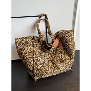 Fashionable Large Capacity Tote Bag For Women, Versatile,  pattern pattern random Print Shoulder Bag, High-end Casual Canvas Hobo Bag,Trendy Leopard Print Tote Bag,Women's Casual Handbag & Shopping Bookbag, Fashionable Patterned Bag