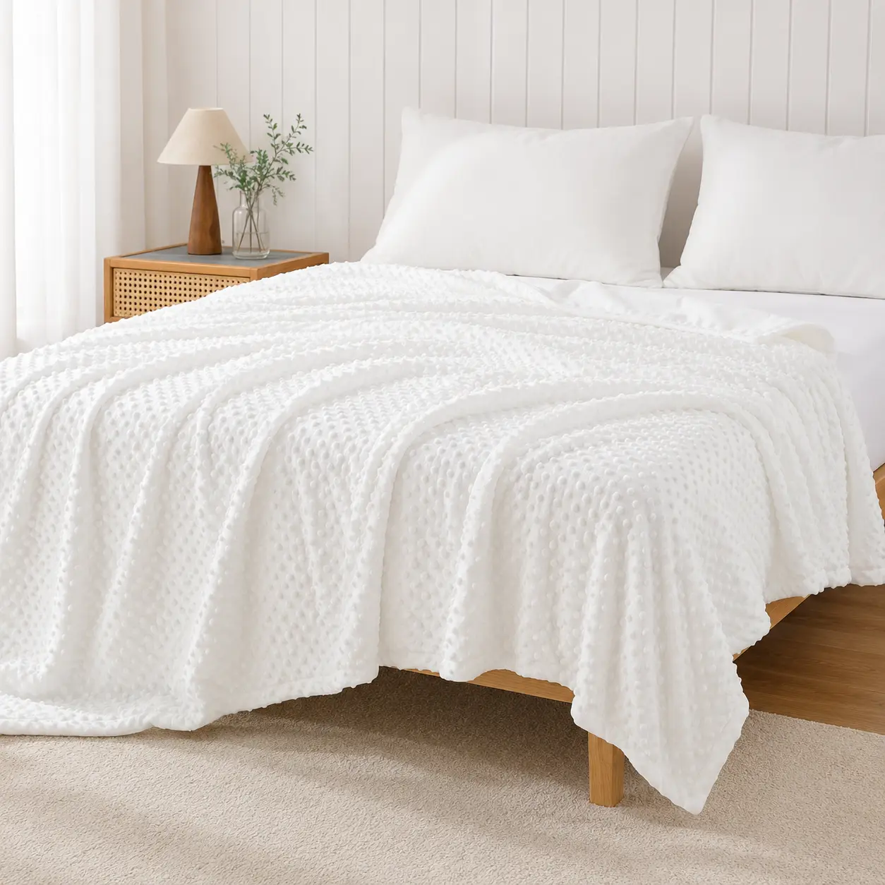 Cooling Summer Blanket, Lightweight Raised Dot Throw Blanket, Soft Breathable Machine Washable Bed Blanket for Hot Sleepers