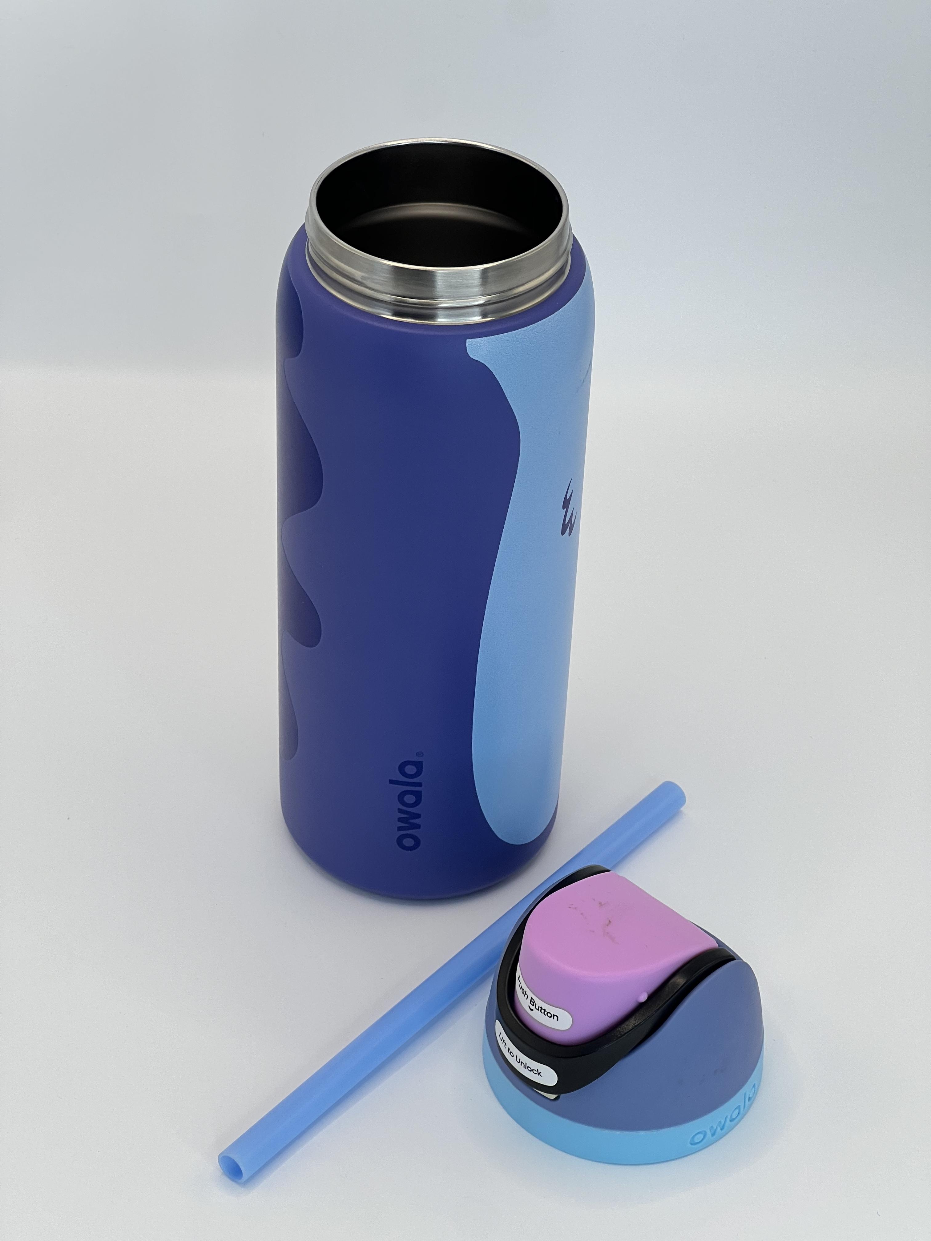 ，： Owala FreedSip 32oz Stainless Steel Straw Insulated Water Bottle, BPA-Free Blue Stitch Print, Heat & Cold Retention, Portable Carry Loop for Sports Travel Office Outdoor