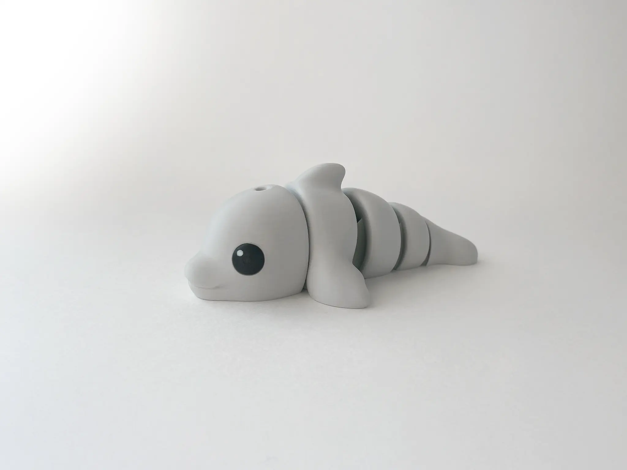 ZOU's Light Grey Dolphin Fidget Toy - Medium High-Quality 3D-Printed Articulated Buddy with Tiki-Taka Noise for Indoor and Outdoor Play Stress Relief