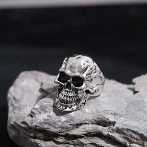 New dark punk style men's retro cracked skull ring fashionable and versatile design personality ring