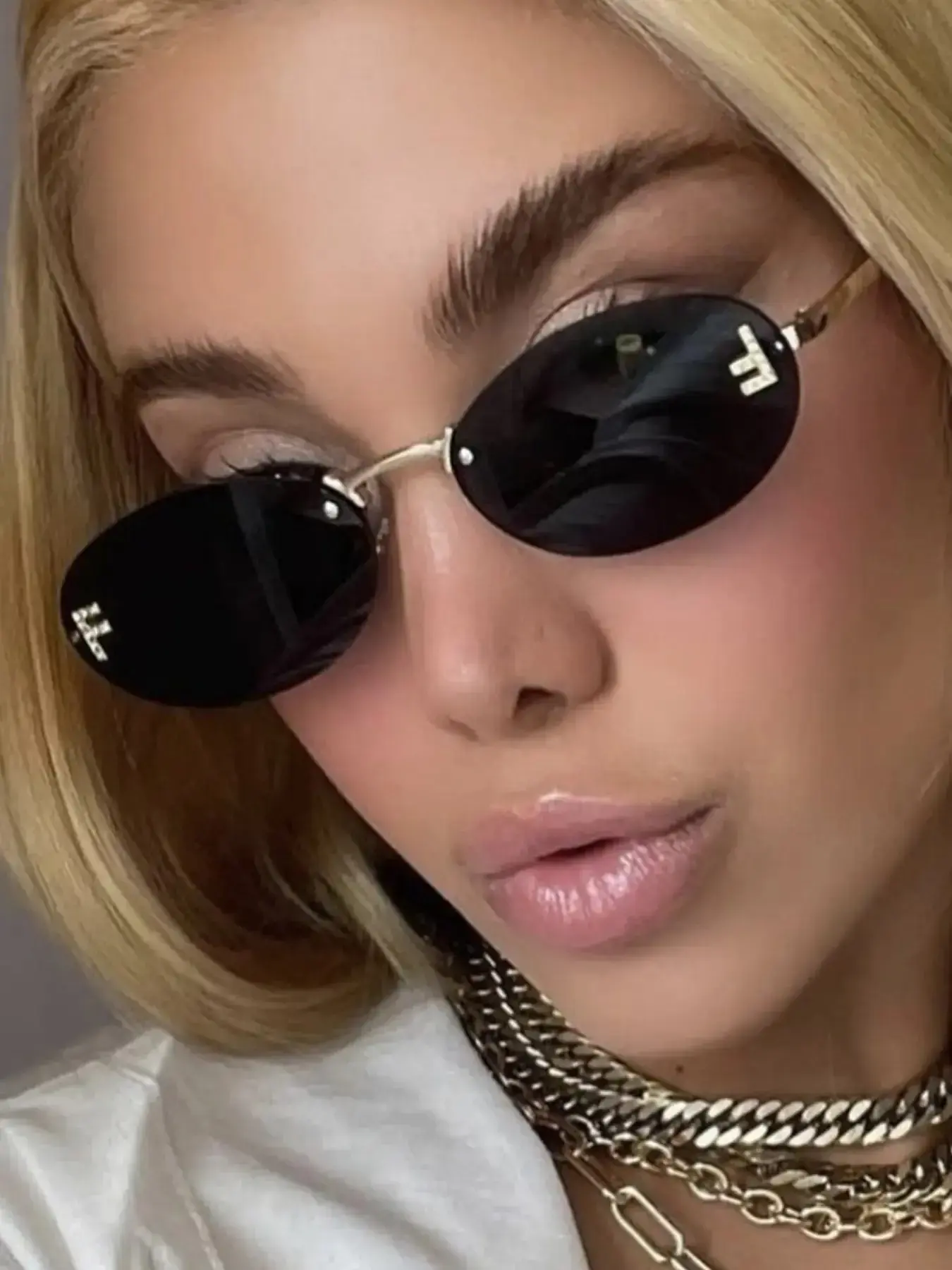 Luxury Metal Oval Frame Rhinestone Vintage Fashion Sunglasses, Lightweight Design, Sun Protection, Versatile Style for All Seasons, Fashionable Multifunctional Shades, Signature Shades