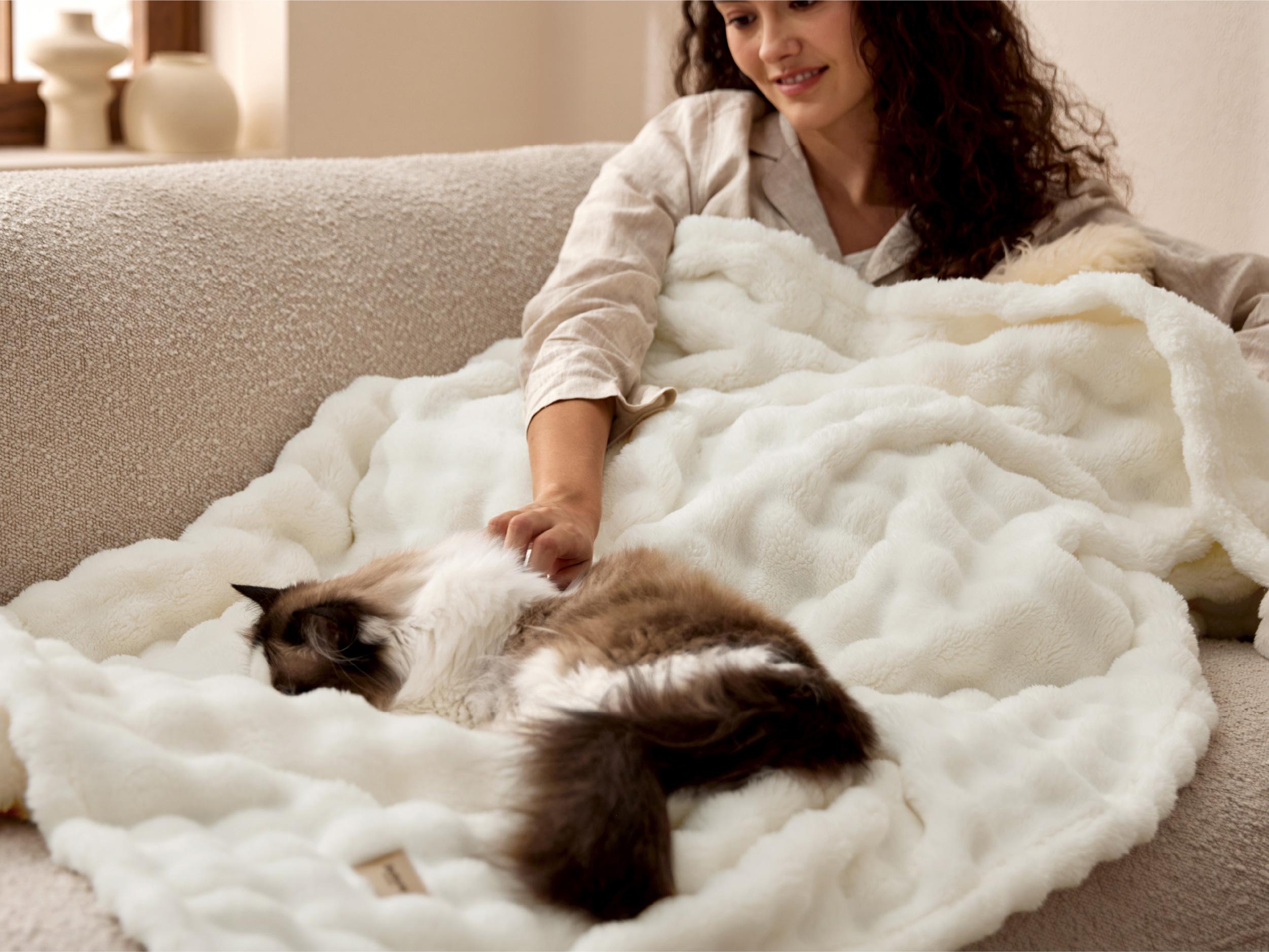 【Spring Glow Up】Bedsure CloudBubble 3D Texture GentleSoft Blanket - Cozy Bubble Blanket  for Bed Sofa Room Decor - Luxury Soft Gifts for Women, Lightweight, All Seasons