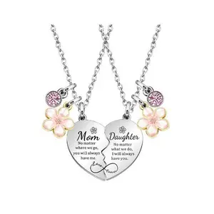 Cross-border Amazon new heart-shaped flower mother-daughter heart interlocking zinc alloy engraved necklace Mother's Day gift