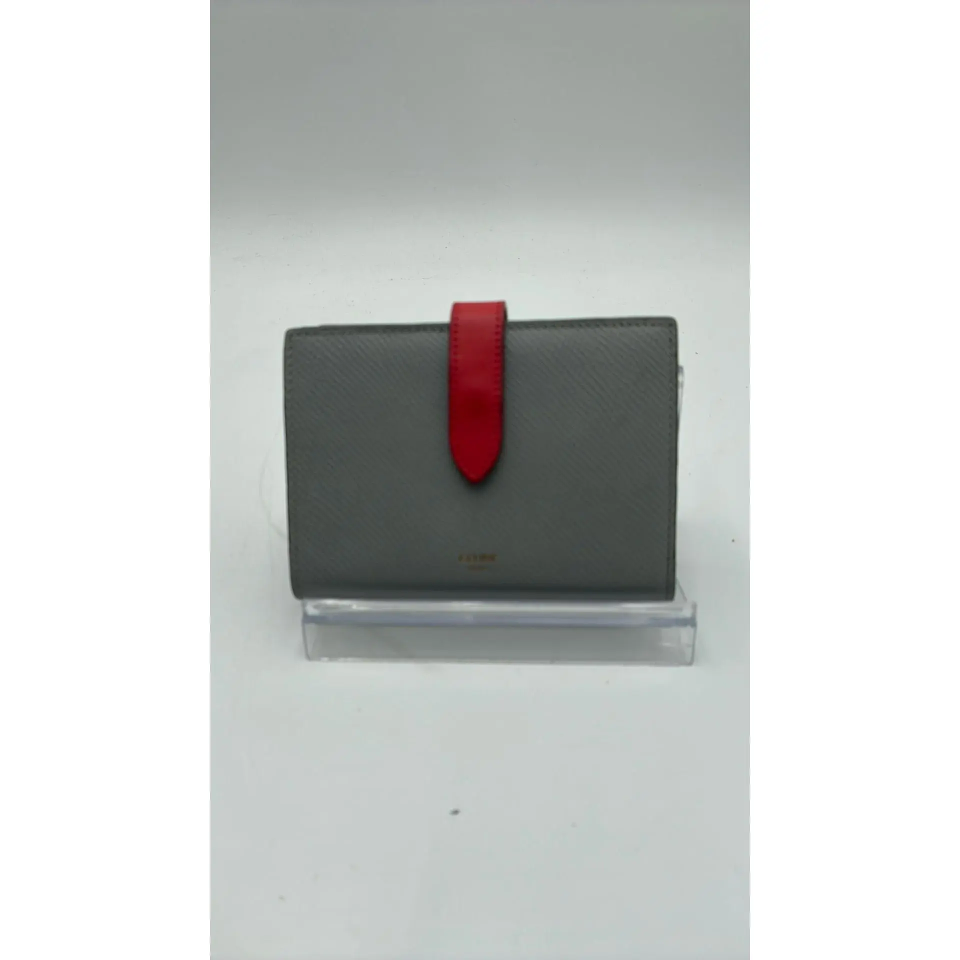 Pre-owned Leather Luxury Bags & Accessories Celine Compact Snappy Wallet, Grey Date Code: SFG3251. Entrupy ID: RCHQ7X9.