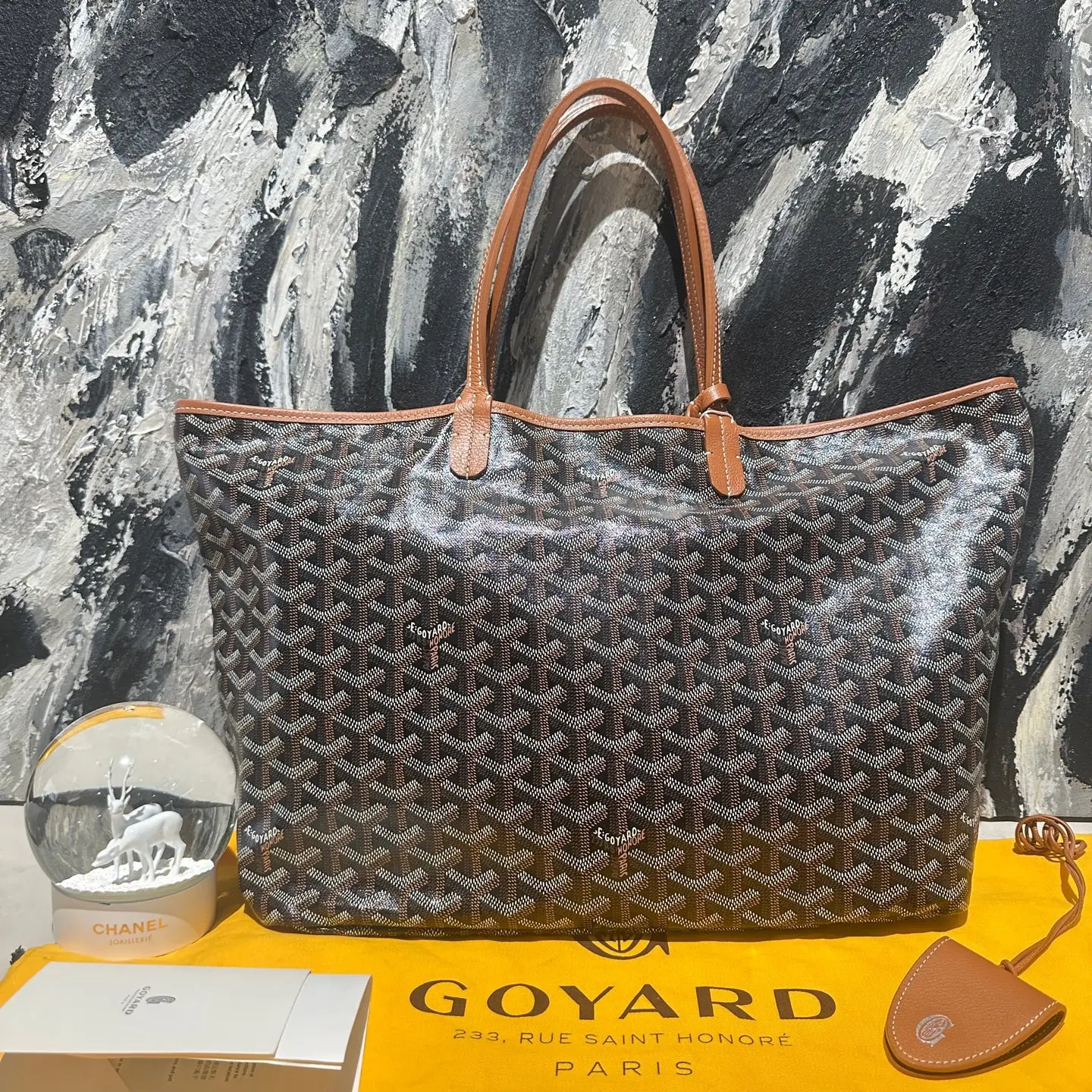 Pre-owned Goyard Black and Gold Handbag Elegant Parisian Design with Brown Leather Handles 243 Rue Saint Honore