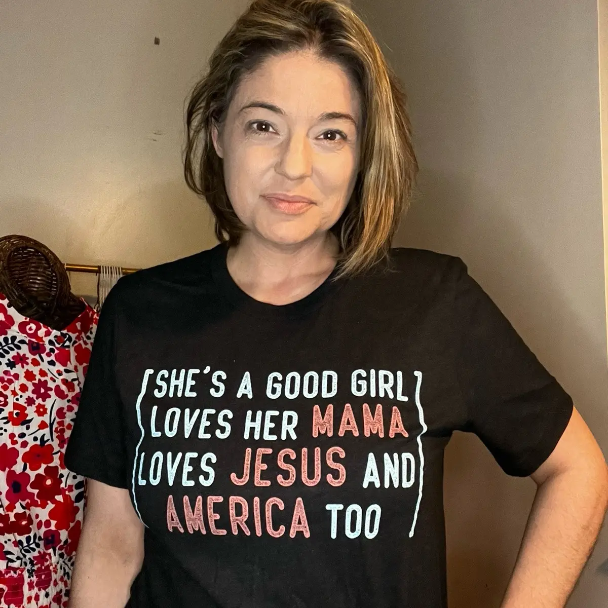 She’s a good girl loves her momma t-shirt