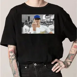 Kiké Hernandez Funny Middle Finger Vintage Comfort Shirt, Los Angeles Baseball Champions 2025 Retro T-Shirt, Game Day Shirt, For Her