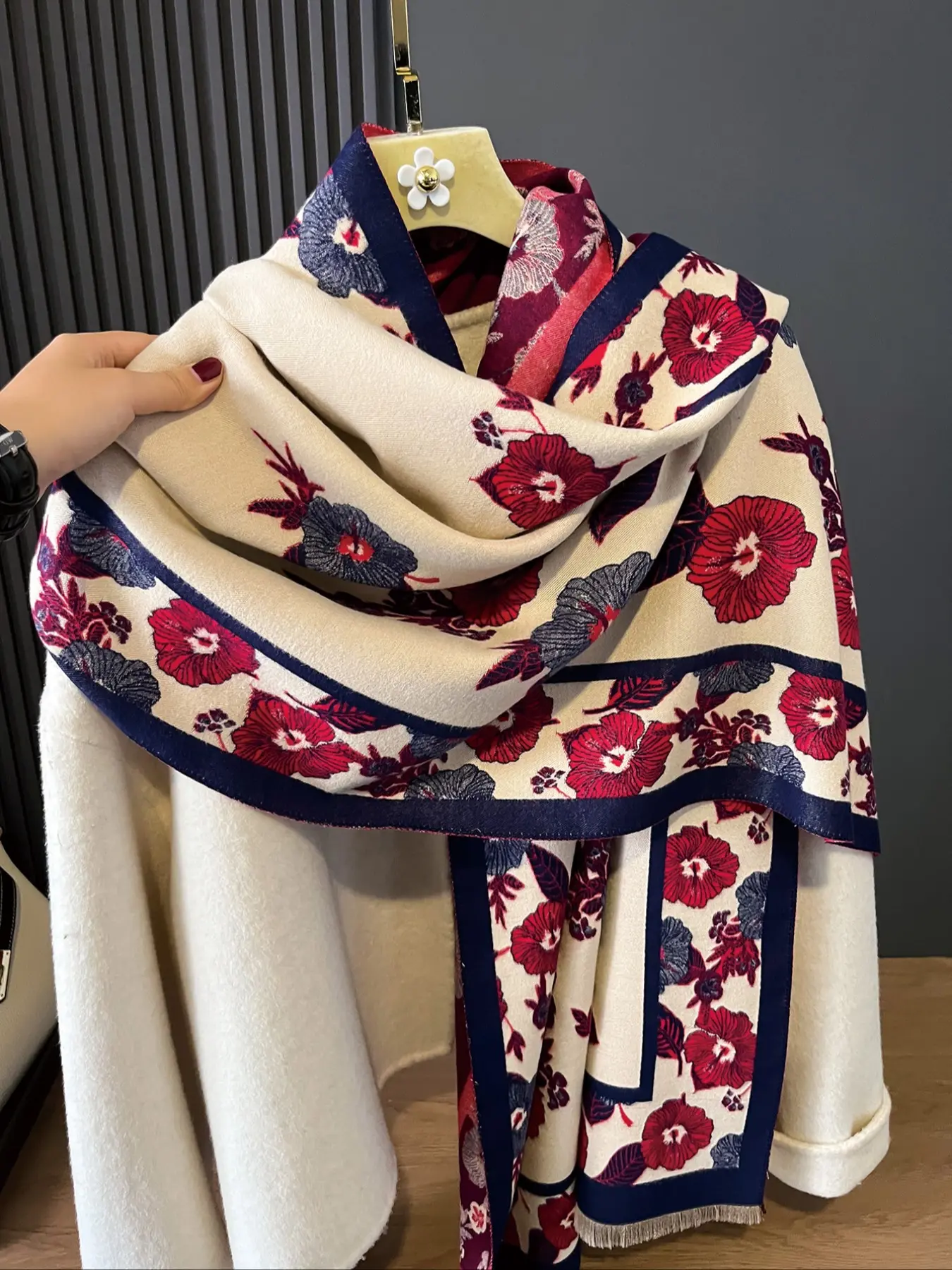 Women's Floral Jacquard Scarf, Faux Wool Warm Floral Pattern Shawl for Fall & Winter, Casual Fashion Accessory, Moderate Fabric Thickness, Floral Print Scarf