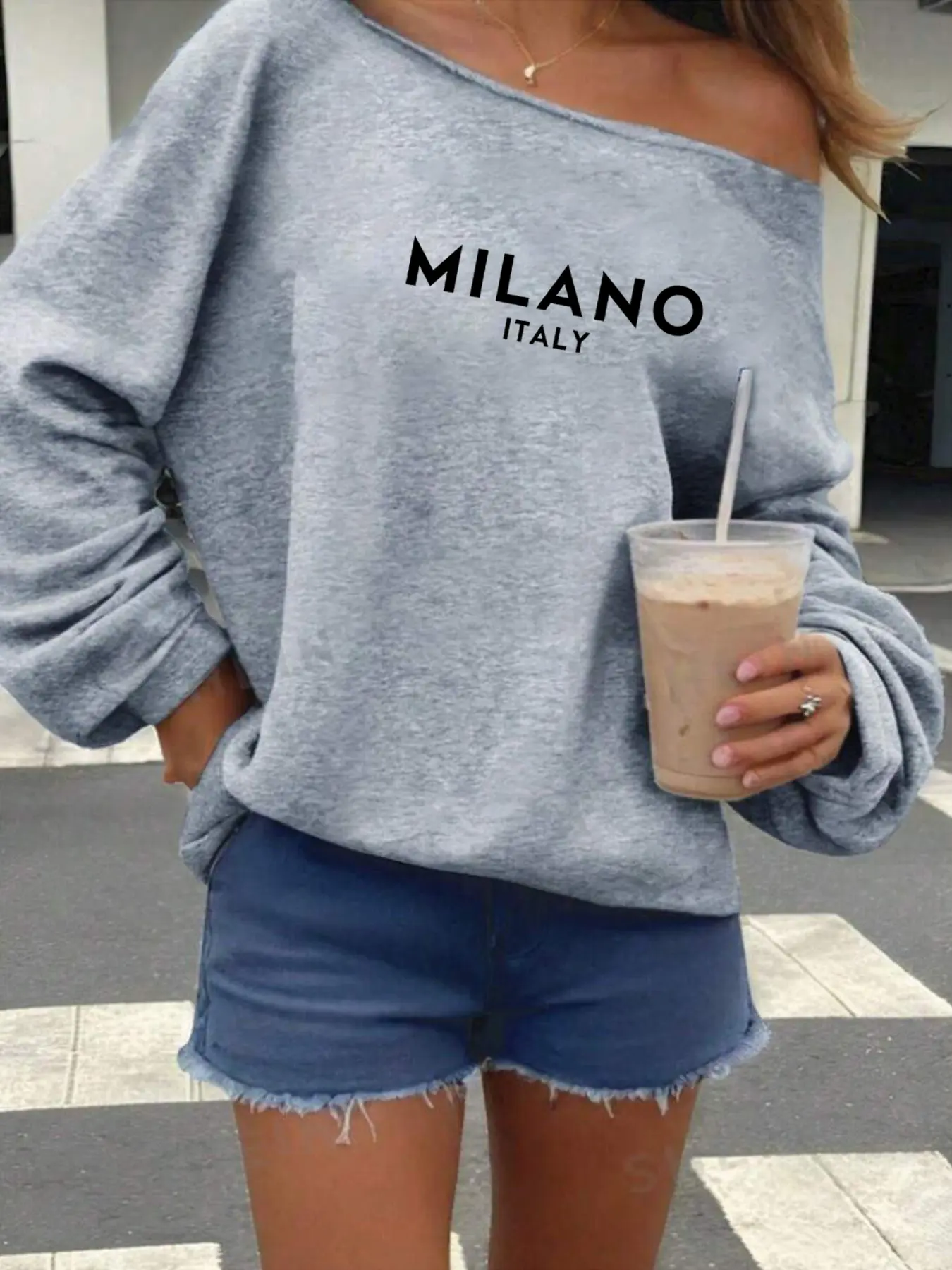 Sexy Casual Off-Shoulder Long Sleeve Fitted Street Fashion Sweatshirt Tops for Women, Milan Letter Print, Fashionable Shoulder Design, Daily Wear