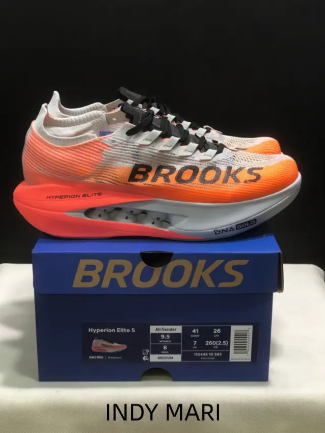 Ultra-light professional athletic shoes with seamless woven surface, two-tone foam midsole paired with full carbon plate greatly boosts forward running propulsion