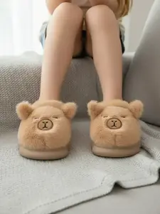 Capybara Cute Fall/Winter Fleece Boys' Slippers Girls' Indoor/Outdoor Universal Comfort Design Suitable for Children's Daily Wear Fuzzy Warm Slippers