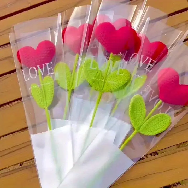 Handmade crochet heart-shaped bouquets are perfect as gifts for Valentine's Day and graduation ceremonies home decor