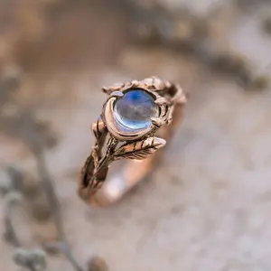 Vintage rose gold-plated natural-style ring, featuring a round cabochon moonstone, three-dimensional carved branches, leaves and vines. A handcrafted bohemian-style ring, an artistic natural forest-style ring, suitable for multi-occasion engagement.