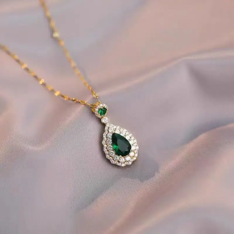 Green Crystal Necklace with Teardrop Pendant and Diamond Accents for Women's Fashion Jewelry