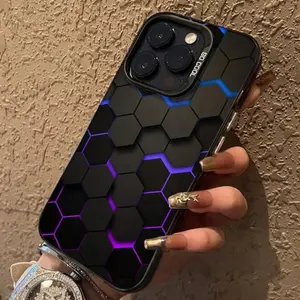 Stylish and durable phone case with honeycomb pattern for iPhone 15 Pro Max/16 Pro/14Plus/13 Pro/12/11/ Max.Made of high-quality silicone material, all-round protection, drop-proof phone case
