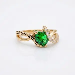 Anillo de graduación con Cz de Corazón verde 14k. Size-7