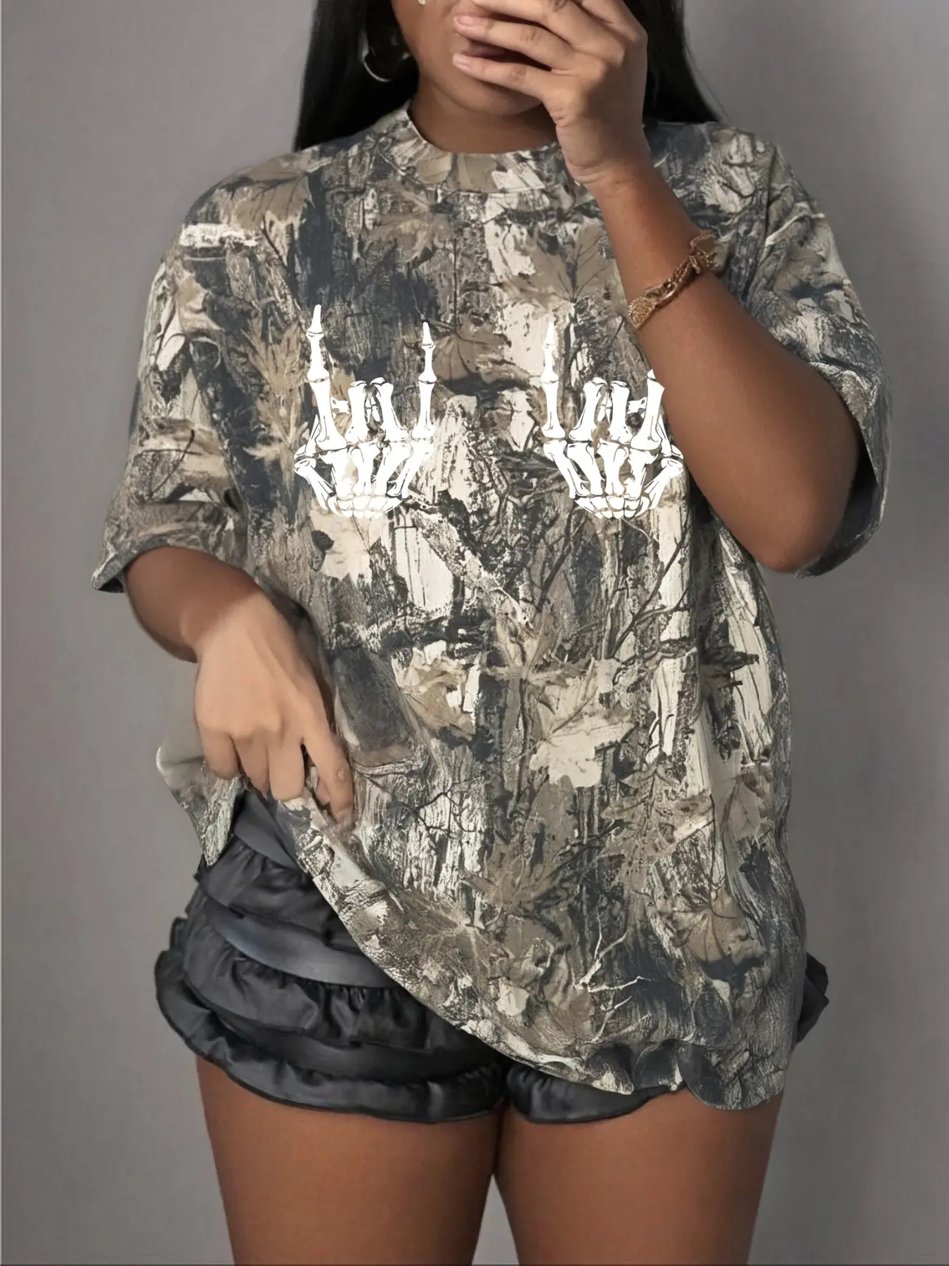 Halloween Skull Print Camouflage Shirt, Womenswear Loose-Fit Round Neck Short Sleeve Fabric Tee, Street Style Summer Top, Casual Y2K Pattern T-Shirt, Streetwear