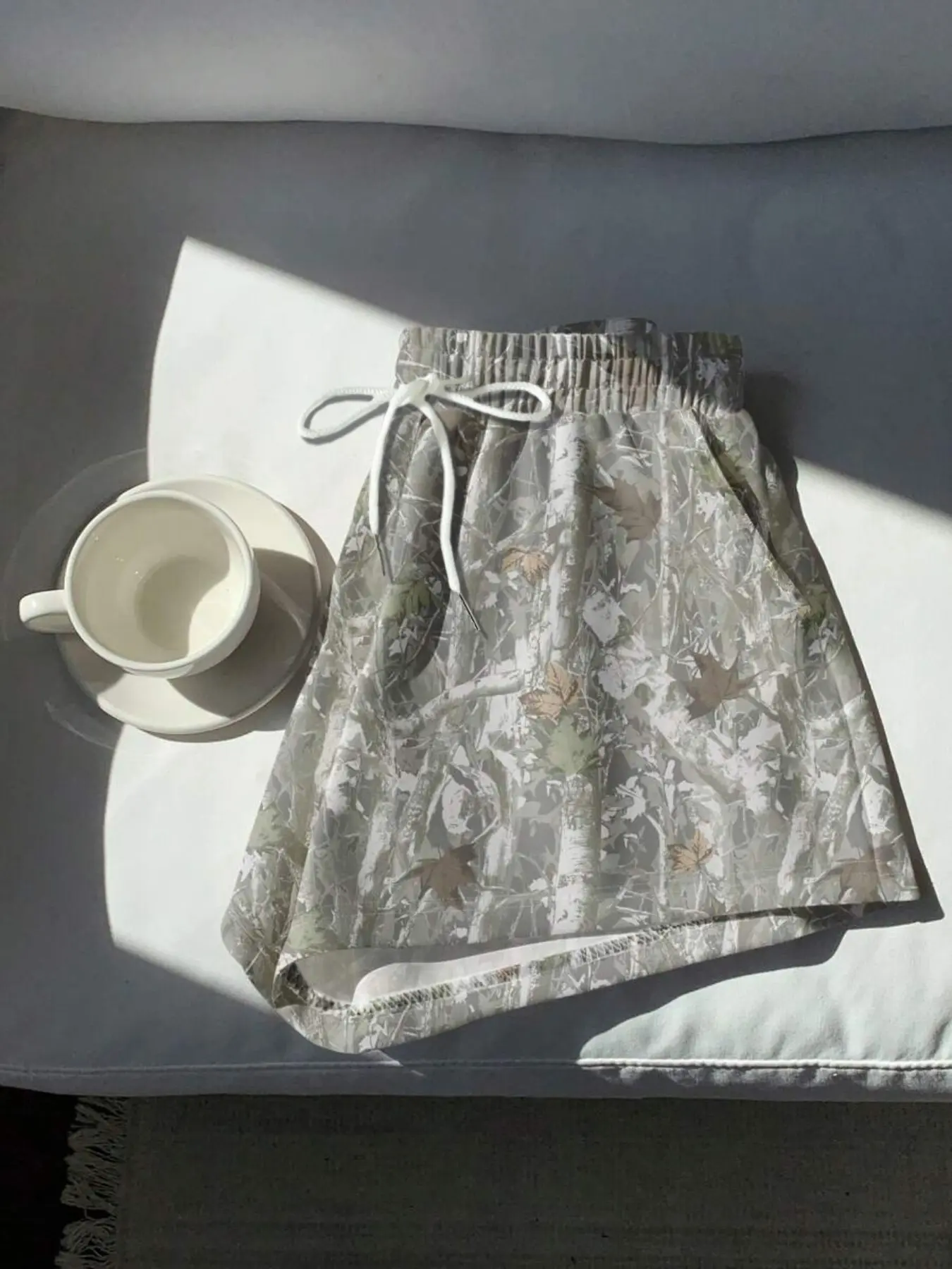 Women's Vintage Camo Leaf Print Drawstring Gym Shorts, Breathable Printed Shorts, Camouflage Shorts, Summer Casual Breathable Loose Fit Short Pants for Daily Wear
