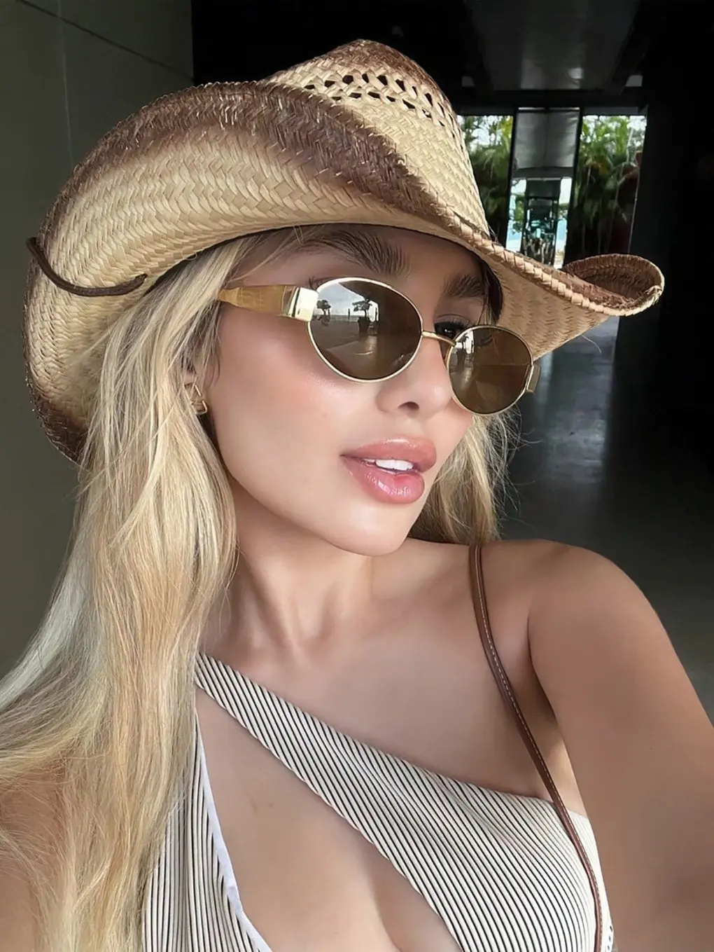 Retro Oval Polarized Sunglasses for Women UV400 Protection Trendy Shades Amazon.com: SOJOS Retro Oval Polarized Sunglasses for Women  main image 4
