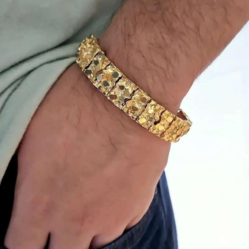 A Rugged And Stylish Men'S Bracelet Featuring a Trendy Chunky Design. It'S Easy Yet Sophisticated, Making It a Perfect Gift for Valentine'S Day, Christmas, Or Halloween for Your Boyfriend. A Fashionable Accessory for Everyday Wear
