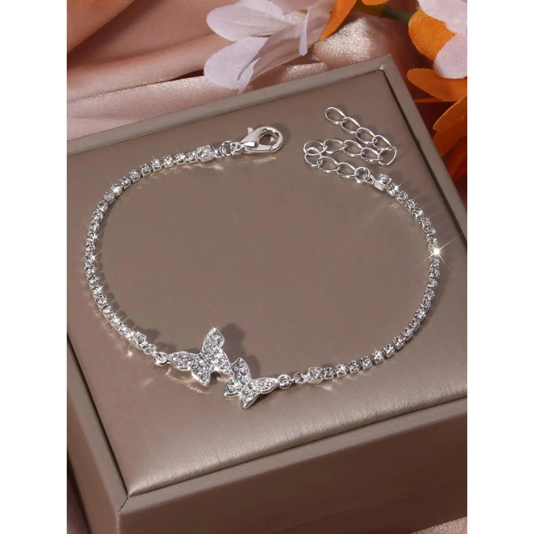 Full Rhinestone Butterfly Claw Link Bracelet, Silver Color Copper Chain, Casual Jewelry for All Seasons, No Choking Hazard Warning, Rhinestone Decorated Bangle