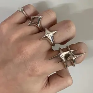 [Retro Star Rings Set] 4pcs Retro Dark Metal Star Rings Set, Fashion Stackable Rings for Music Festivals and Parties, Suitable for Both Men and Women