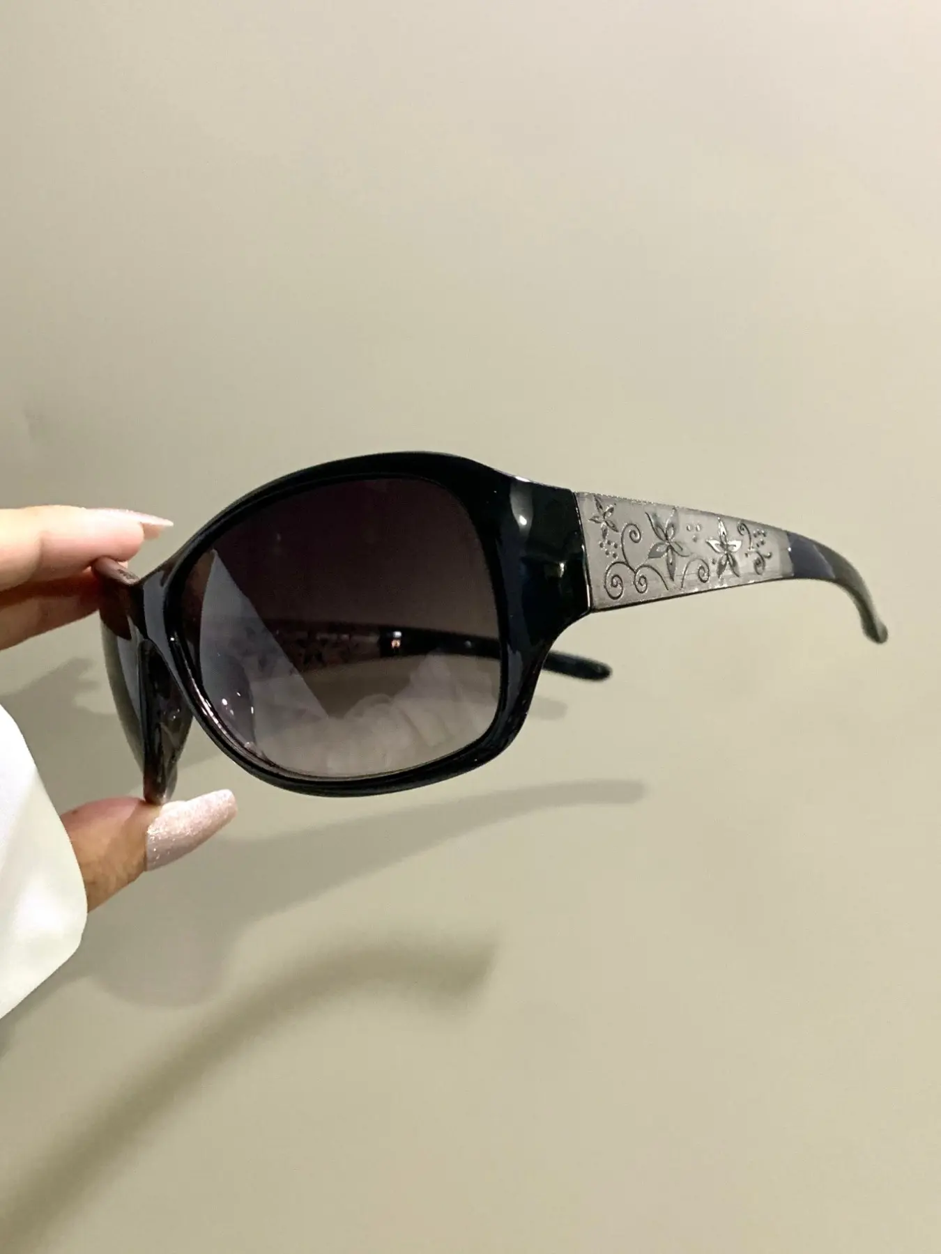 Punk Fashion Glasses with Metal Hinges, Elegant Frame Legs with Floral Patterns, Trendy Decorative Eyewear for Men and Women, Trendy Styling Sunglasses