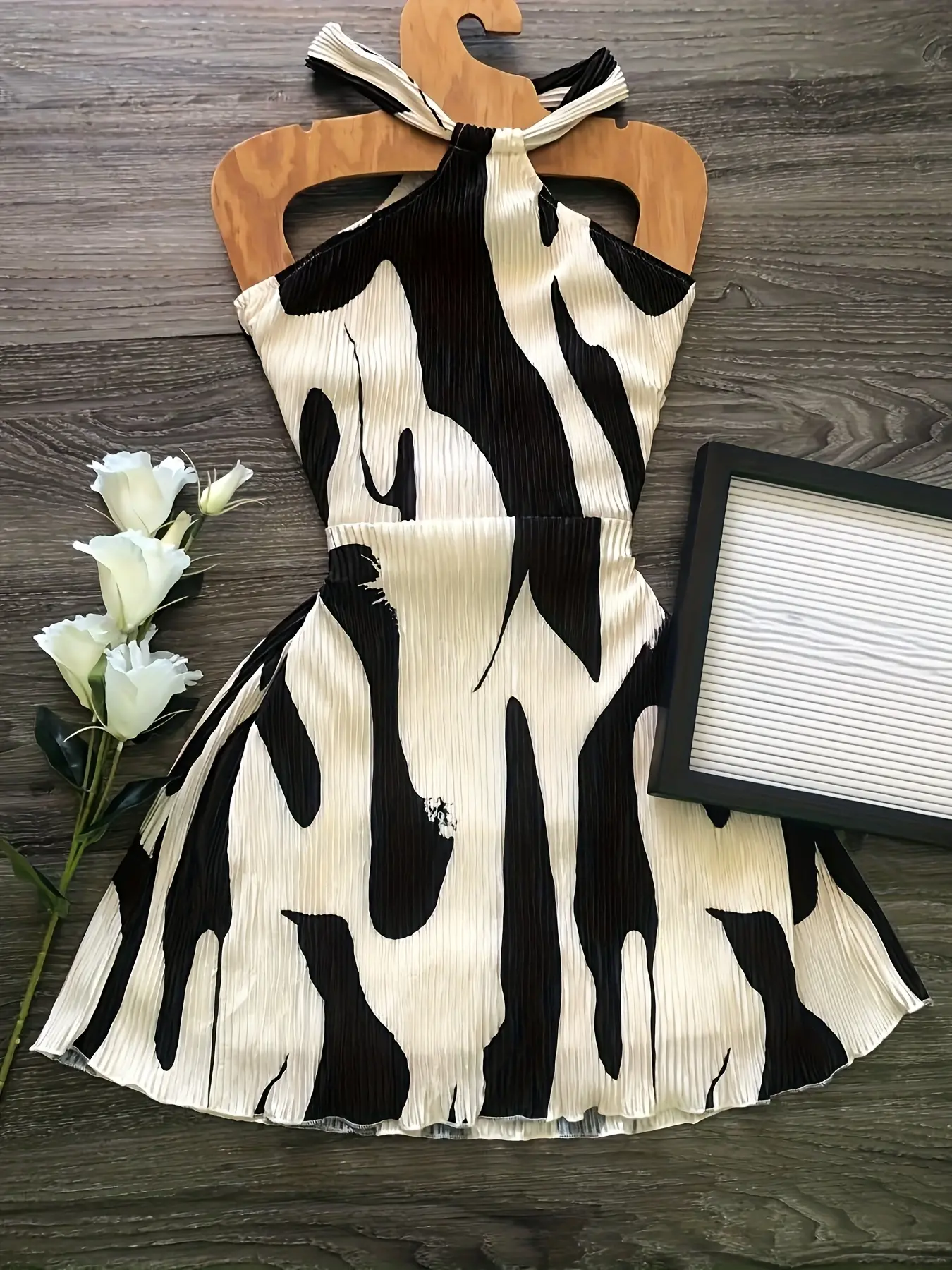 Abstract Art Halter Dress, Fitted, Ruched Texture, Sleeveless Shoulder Design, Short A-Line Skirt, Fashionable and Unique, Womenswear - TikTok Shop Abstract Art Halter Dress, Fitted, Ruched Texture, Sleeveless Shoulder Design, Short A-Line Skirt, Fashionable and Unique, Womenswear - TikTok Shop