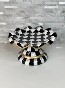 CHECKERED FLUTED CAKE STAND