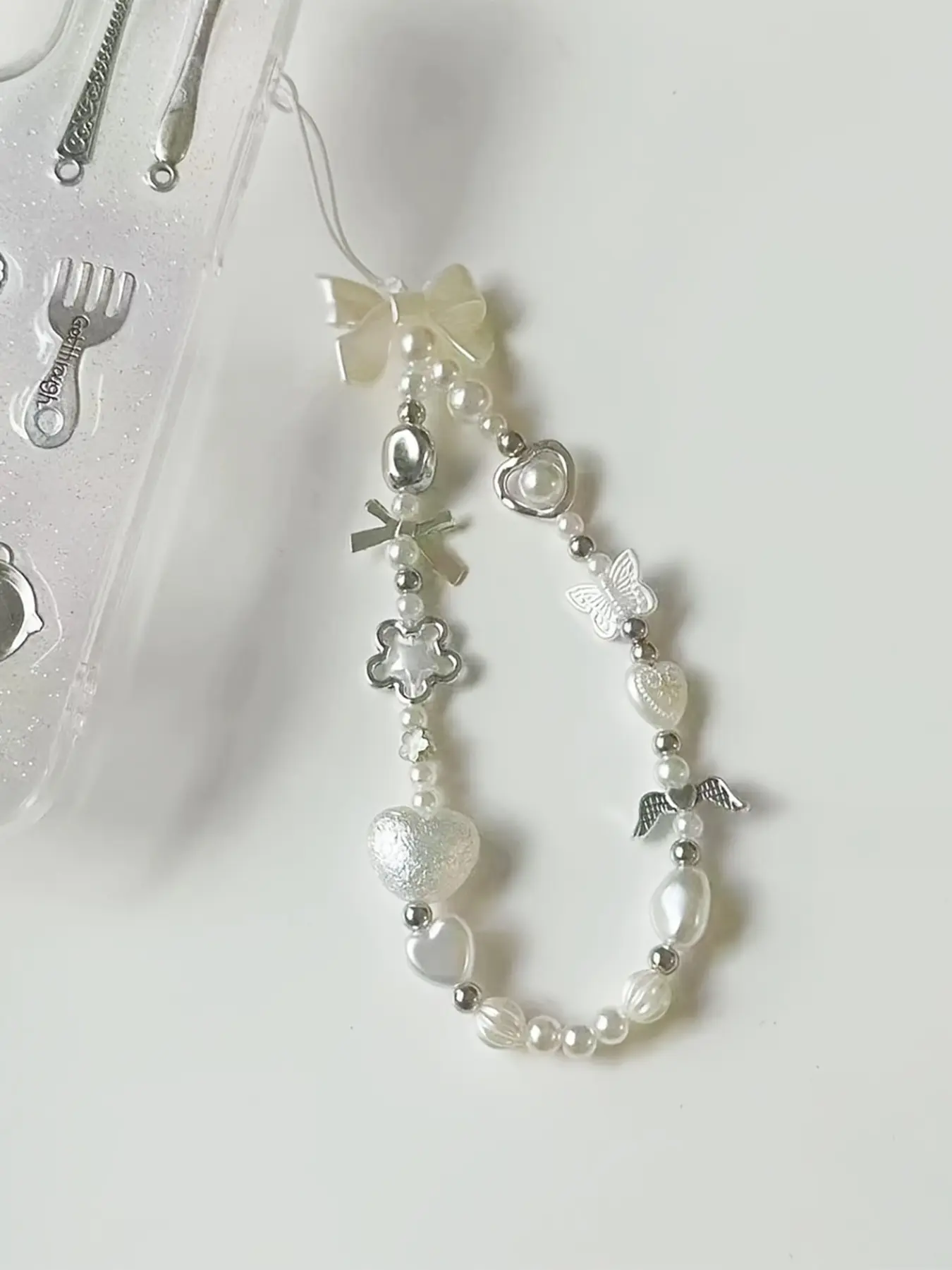 Y2K Pearl Heart Phone Charm Strap – Cute Bag Chain Charms & Bag Pendant with Butterfly/Flower Charms, Coquette Bag Decoration & Keychain Accessory, Phone Accessories for Phone Case & Backpack, Ideal for Kawaii Lovers