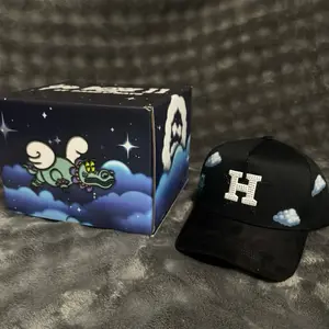 DANDY HATS X JUNIOR H DIAS NUBLADOS